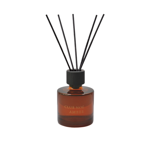 Parfum de cameră cu bețe AVA & MAY Amber Noé – Arome de Ambră, Bergamotă și Ceai Verde – 200ml